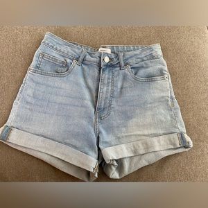 Jean short. Brand Forever 21